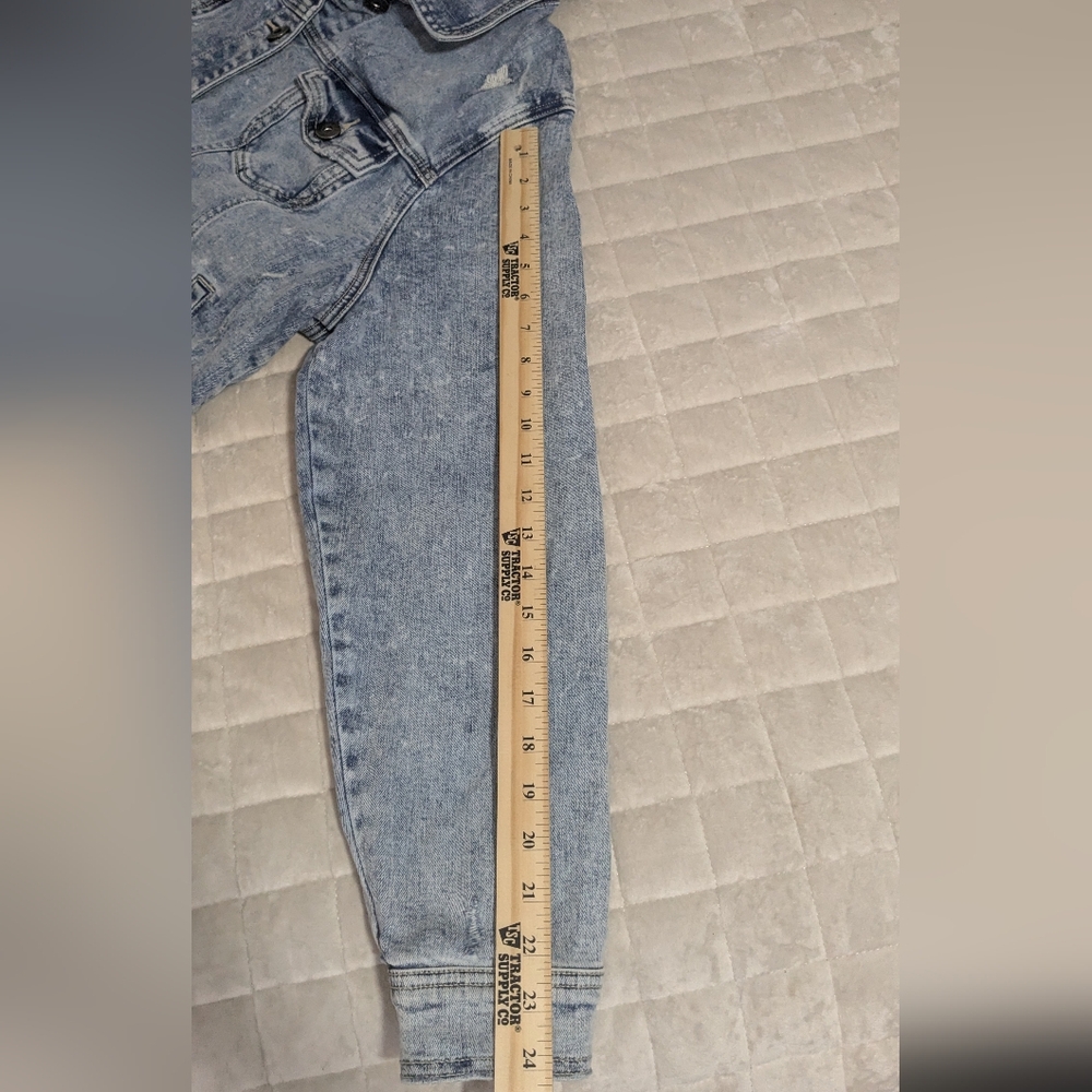 Torrid Deconstructed Trucker Denim Jacket Light Wash Distressed Size 2  18/20(5) - Picture 16 of 16